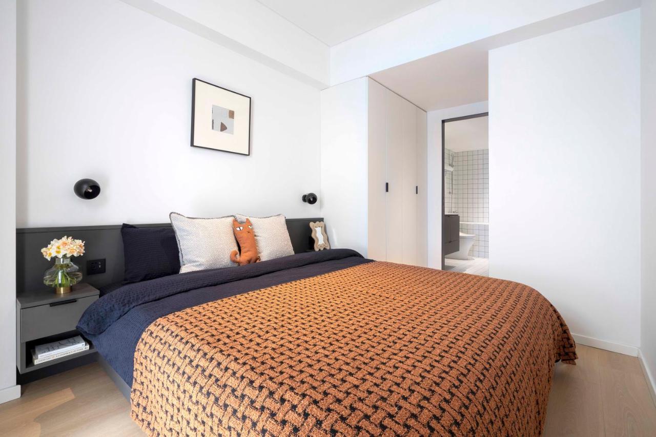 Base-Beijing Wangfujing Serviced Apartment- In Hutong &Bike Rental &Close To Forbidden City, Tian'Anmen Square &Subway Nearby &Free Coffee &Washing Machine,Kitchen &Restaurant Discount &English Speaking &High Speed Free Wifi Екстер'єр фото A bedroom