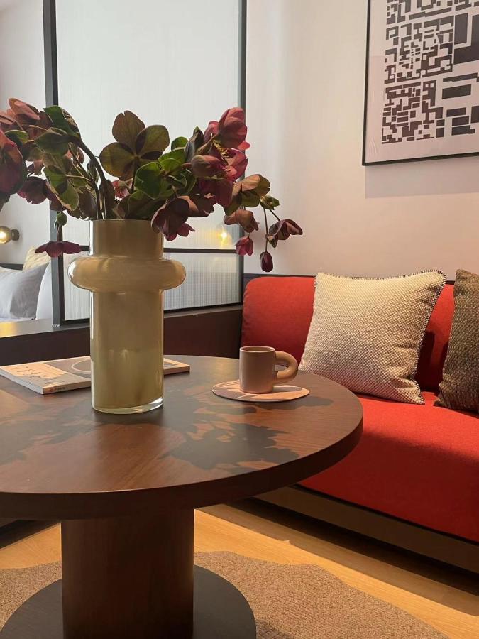 Base-Beijing Wangfujing Serviced Apartment- In Hutong &Bike Rental &Close To Forbidden City, Tian'Anmen Square &Subway Nearby &Free Coffee &Washing Machine,Kitchen &Restaurant Discount &English Speaking &High Speed Free Wifi Екстер'єр фото The interior of the cafe