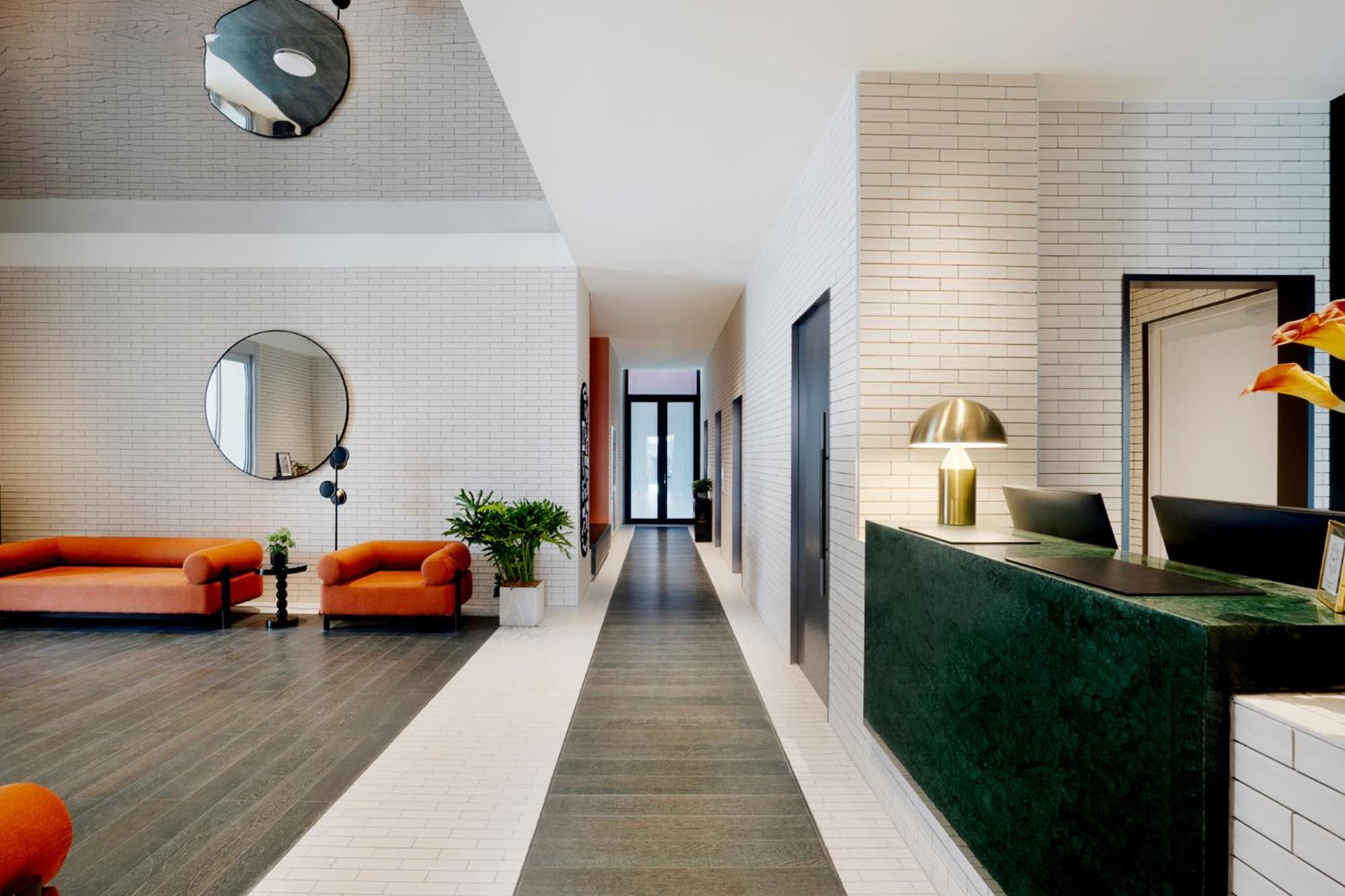 Base-Beijing Wangfujing Serviced Apartment- In Hutong &Bike Rental &Close To Forbidden City, Tian'Anmen Square &Subway Nearby &Free Coffee &Washing Machine,Kitchen &Restaurant Discount &English Speaking &High Speed Free Wifi Екстер'єр фото The lobby of 100 East 53rd Street