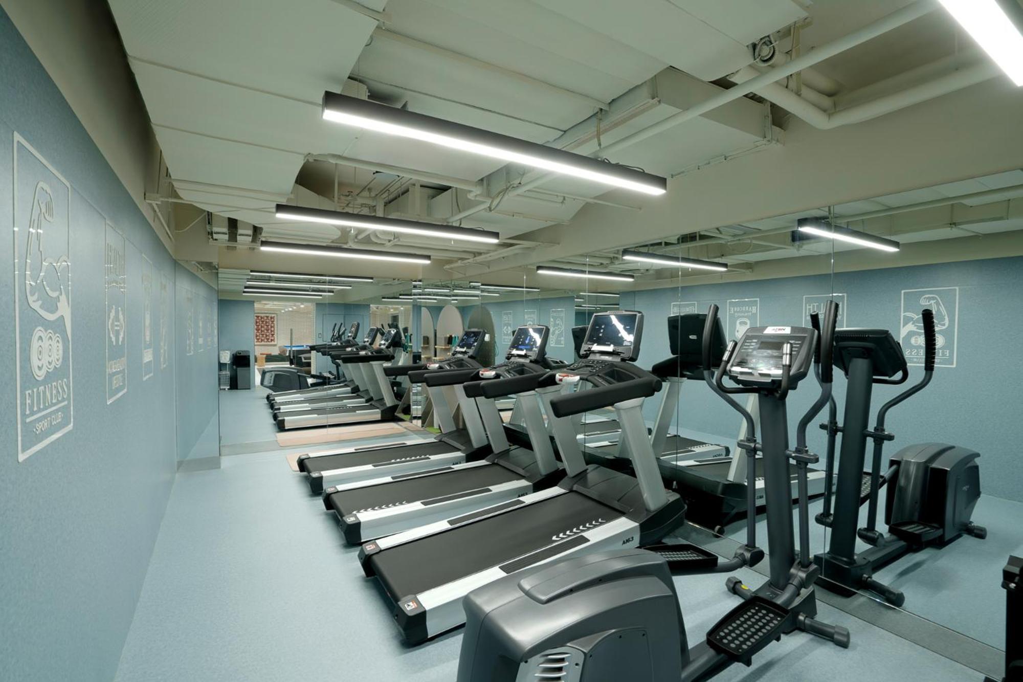 Base-Beijing Wangfujing Serviced Apartment- In Hutong &Bike Rental &Close To Forbidden City, Tian'Anmen Square &Subway Nearby &Free Coffee &Washing Machine,Kitchen &Restaurant Discount &English Speaking &High Speed Free Wifi Екстер'єр фото The gym at the National Olympic Training Centre