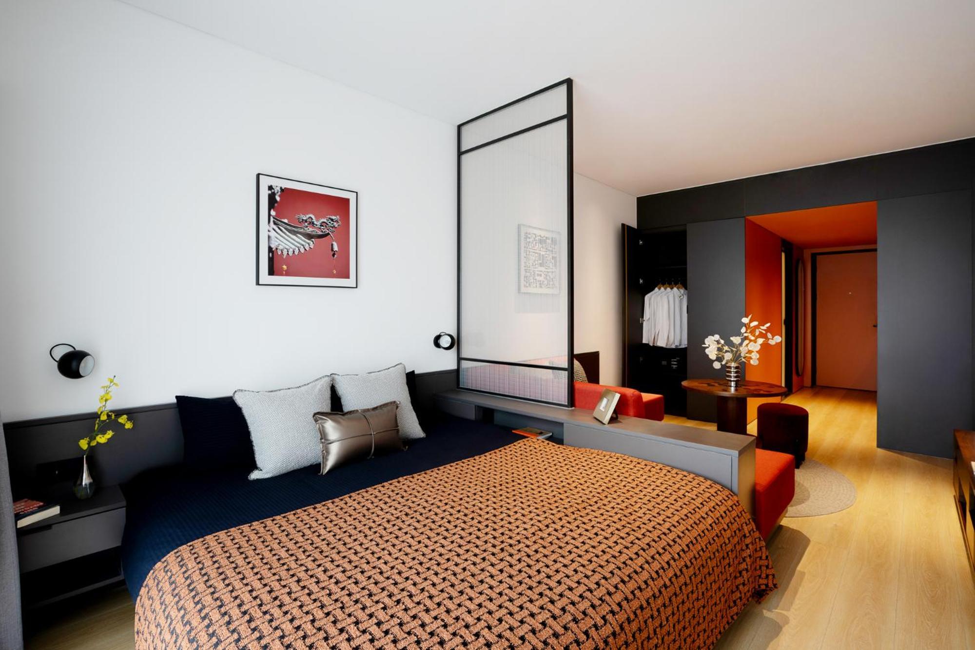 Base-Beijing Wangfujing Serviced Apartment- In Hutong &Bike Rental &Close To Forbidden City, Tian'Anmen Square &Subway Nearby &Free Coffee &Washing Machine,Kitchen &Restaurant Discount &English Speaking &High Speed Free Wifi Екстер'єр фото A room at the hotel