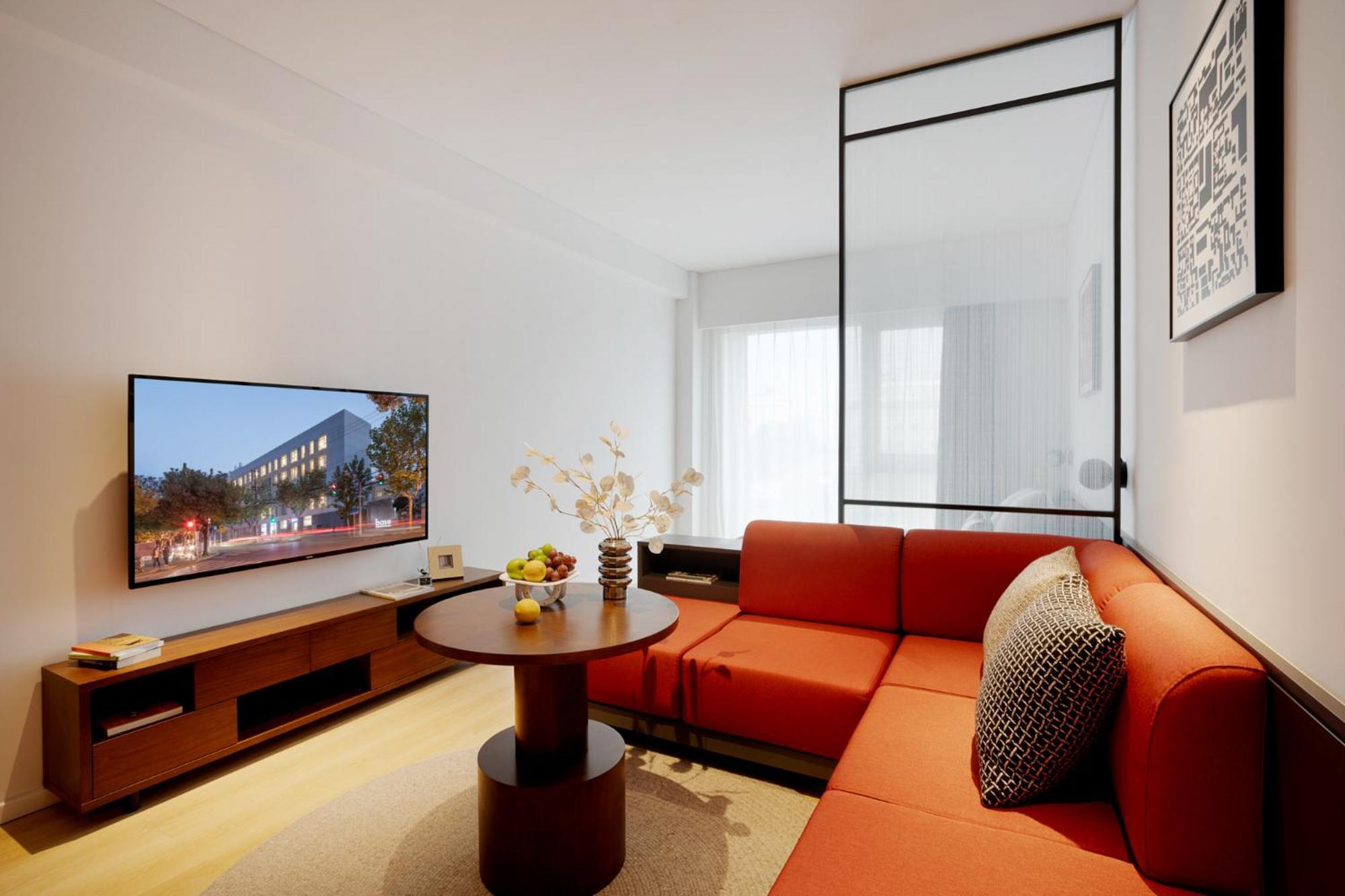 Base-Beijing Wangfujing Serviced Apartment- In Hutong &Bike Rental &Close To Forbidden City, Tian'Anmen Square &Subway Nearby &Free Coffee &Washing Machine,Kitchen &Restaurant Discount &English Speaking &High Speed Free Wifi Екстер'єр фото Living room