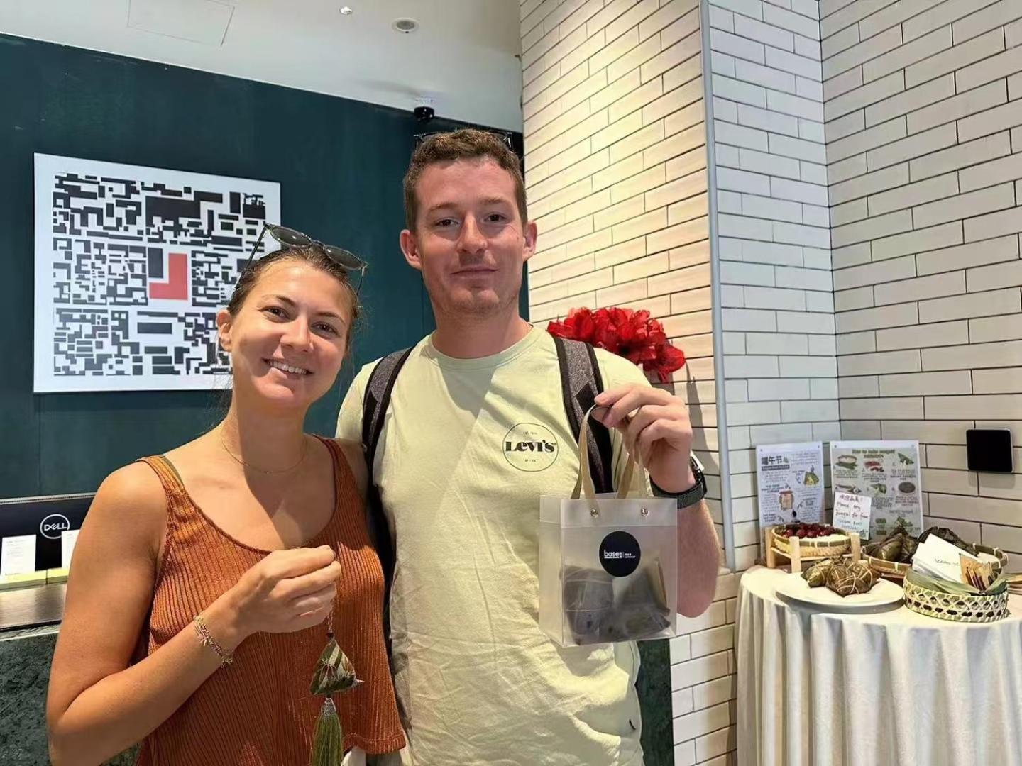 Base-Beijing Wangfujing Serviced Apartment- In Hutong &Bike Rental &Close To Forbidden City, Tian'Anmen Square &Subway Nearby &Free Coffee &Washing Machine,Kitchen &Restaurant Discount &English Speaking &High Speed Free Wifi Екстер'єр фото Visitors to the museum