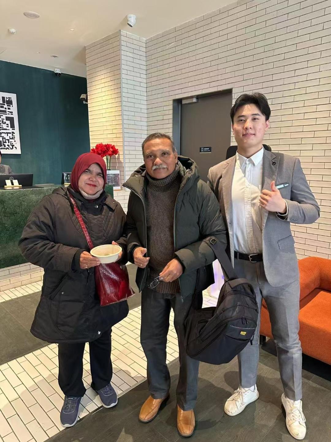 Base-Beijing Wangfujing Serviced Apartment- In Hutong &Bike Rental &Close To Forbidden City, Tian'Anmen Square &Subway Nearby &Free Coffee &Washing Machine,Kitchen &Restaurant Discount &English Speaking &High Speed Free Wifi Екстер'єр фото Amina, Abdul and Kim