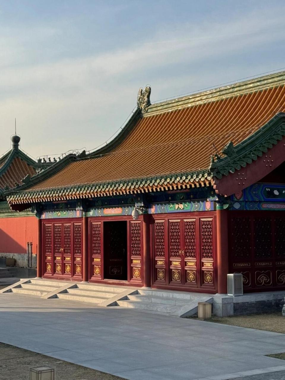 Base-Beijing Wangfujing Serviced Apartment- In Hutong &Bike Rental &Close To Forbidden City, Tian'Anmen Square &Subway Nearby &Free Coffee &Washing Machine,Kitchen &Restaurant Discount &English Speaking &High Speed Free Wifi Екстер'єр фото The gate of the temple