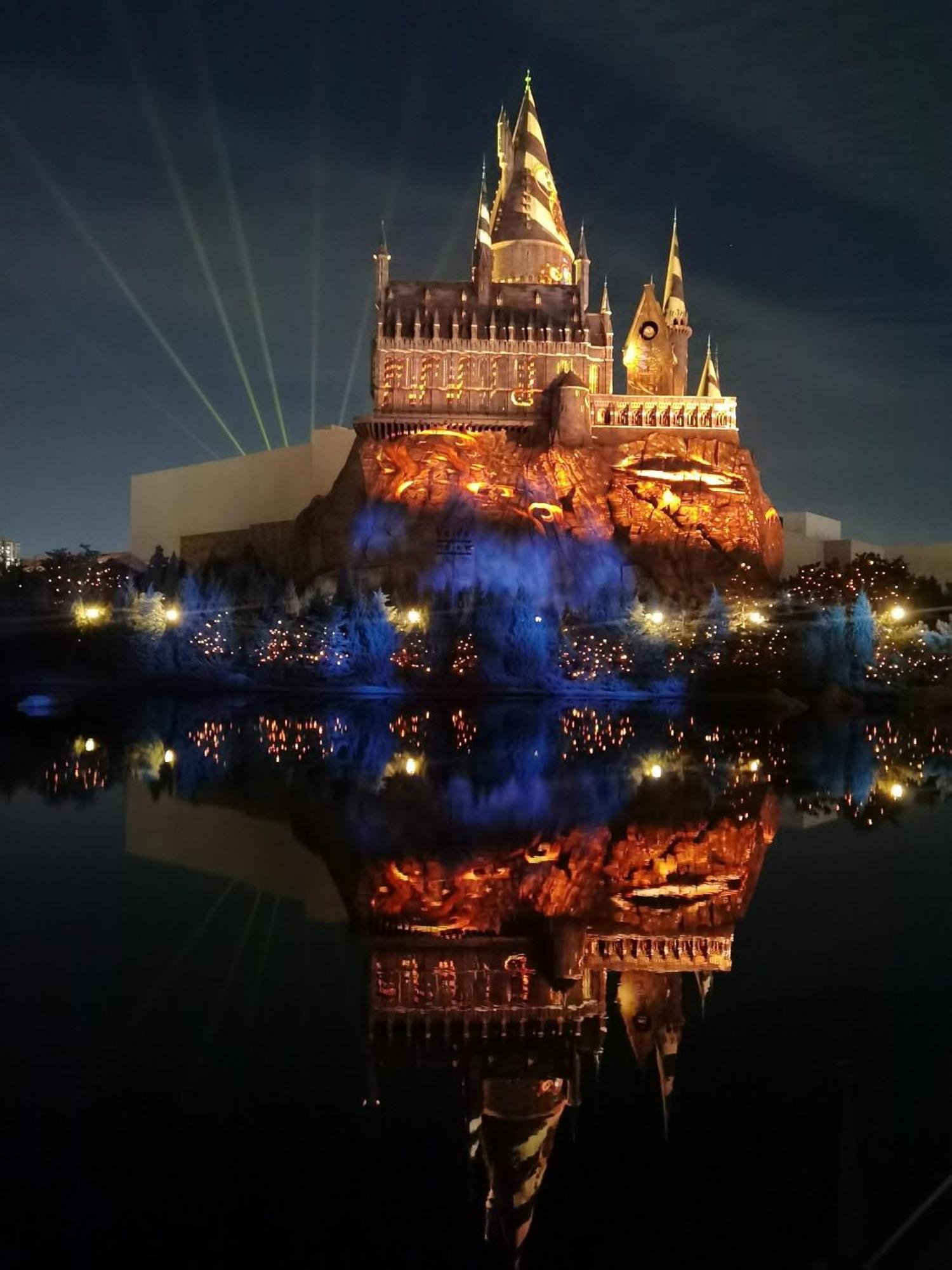 Base-Beijing Wangfujing Serviced Apartment- In Hutong &Bike Rental &Close To Forbidden City, Tian'Anmen Square &Subway Nearby &Free Coffee &Washing Machine,Kitchen &Restaurant Discount &English Speaking &High Speed Free Wifi Екстер'єр фото The show at Disneyland