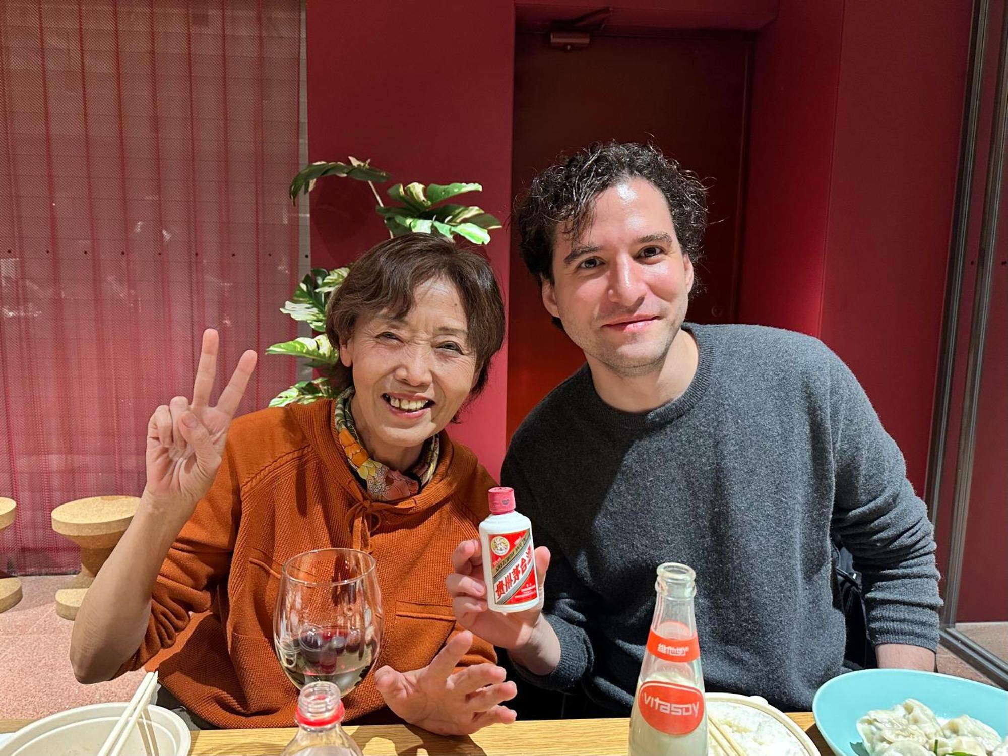 Base-Beijing Wangfujing Serviced Apartment- In Hutong &Bike Rental &Close To Forbidden City, Tian'Anmen Square &Subway Nearby &Free Coffee &Washing Machine,Kitchen &Restaurant Discount &English Speaking &High Speed Free Wifi Екстер'єр фото Yoko Kanno and Rob Kaz